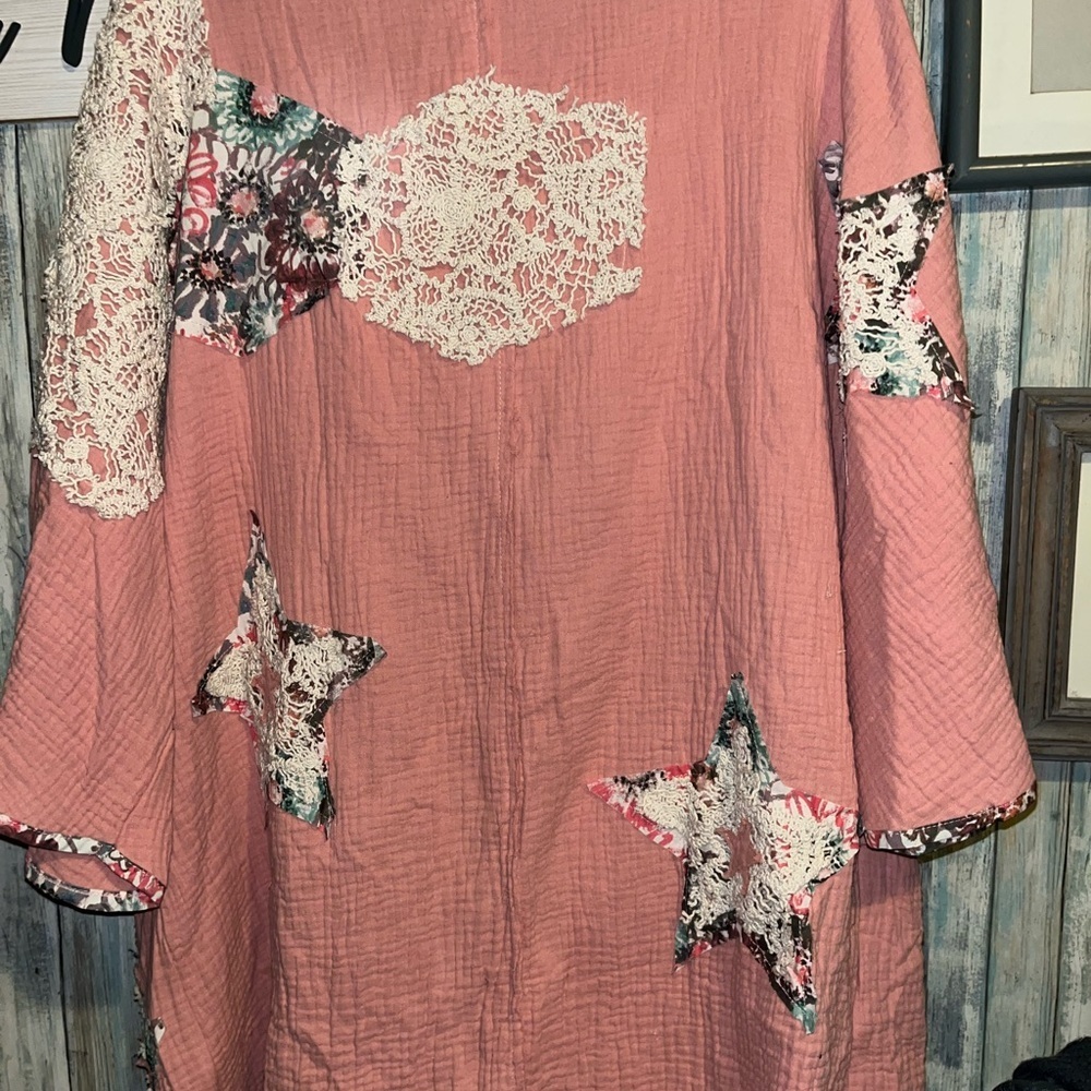 🌸POL Small Flamingo Pink Kimono Style Jacket with Lace Accents Floral Trim P006 - Picture 8 of 8